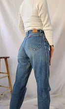 Load image into Gallery viewer, Perfect Wash Highwaisted LEES W-26/27&quot;